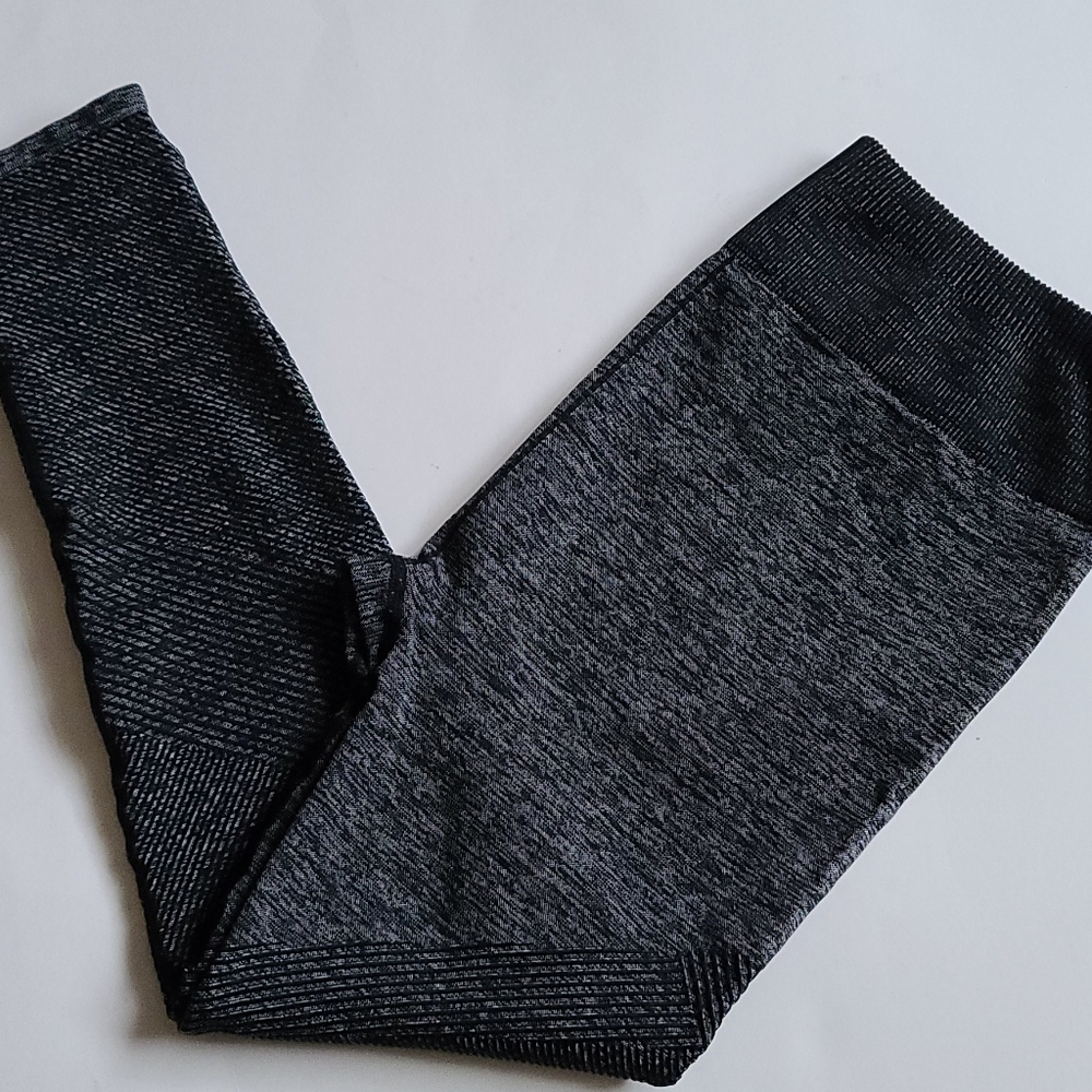 Fabletics Seamless Leggings Size Large - image 2